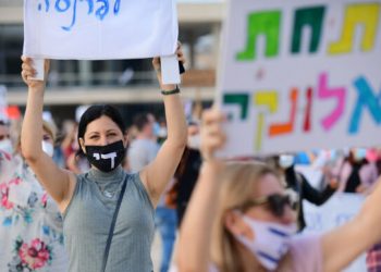 Israeli teachers protest calling for financial help from the government, in Tel Aviv on April 30, 2020. Photo by Tomer Neuberg/Flash90